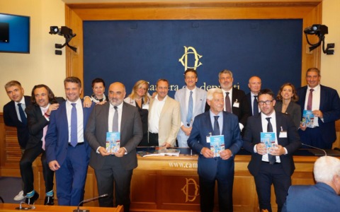 “Supereroi senza superpoteri”: presentato alla Camera il libro dedicato ai sindaci