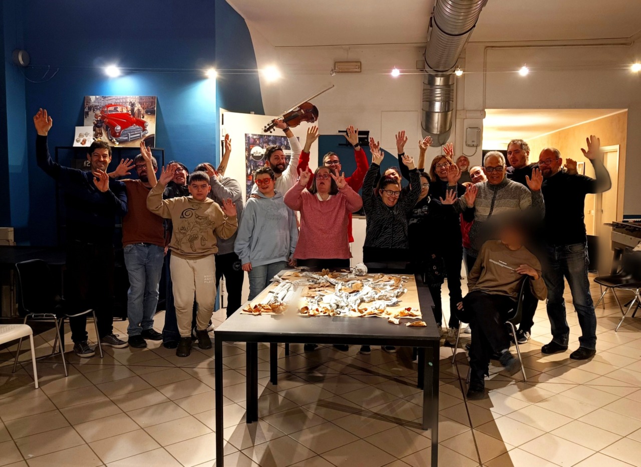 Il Teatro Rosmini di Borgomanero diventa “luogo di comunità” grazie a un progetto dedicato ai più fragili