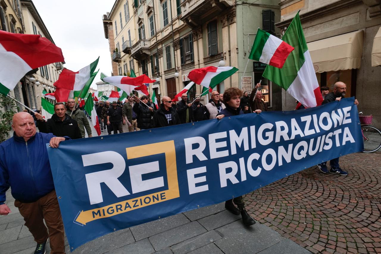 200 persone al sit-in del Comitato Remigrazione e Riconquista in Piemonte