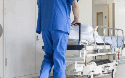 Approvata la sospensione della delibera per ristrutturare i due ospedali del Vco