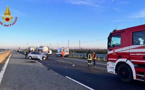 Incidente mortale sulla Milano-Torino: vittima una donna