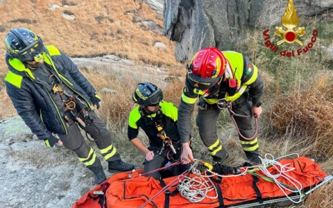 Esercitazione dei Vigili del Fuoco sul Mottarone: simulato soccorso a escursionista bloccato