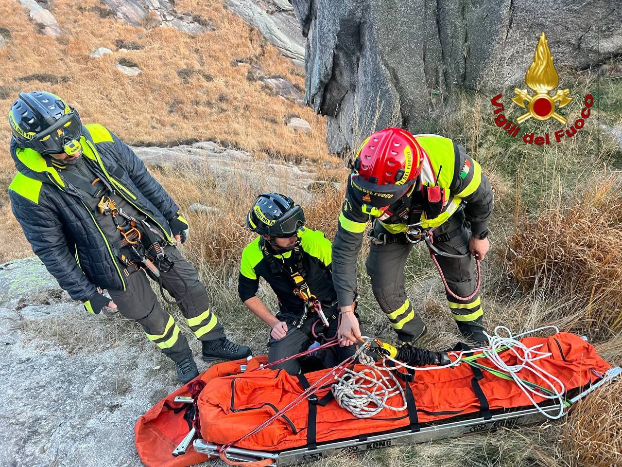 Esercitazione dei Vigili del Fuoco sul Mottarone: simulato soccorso a escursionista bloccato