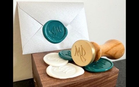 Timbri per ceralacca personalizzati: l’arte del sigillo che racconta la tua identità
