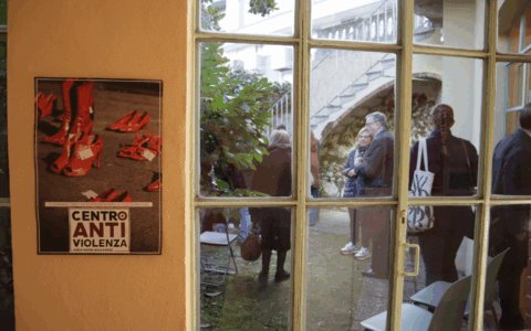 Oggi a Borgomanero il flash mob “I panni sporchi si lavano in pubblico”