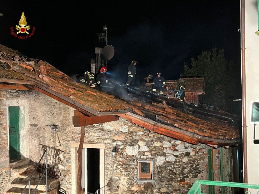 Incendio sull’Isola dei Pescatori: ristorante e abitazione danneggiati