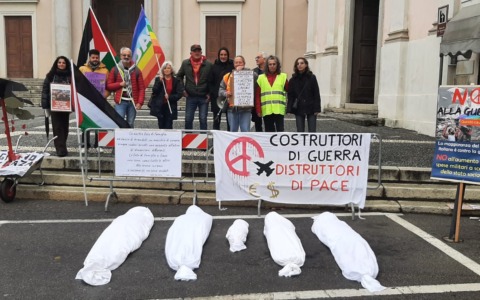 Manifestazione a Cameri contro la guerra e gli F 35