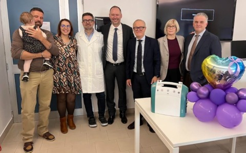 Nuovo ventilatore polmonare neonatale da trasporto donato all’Aou Novara