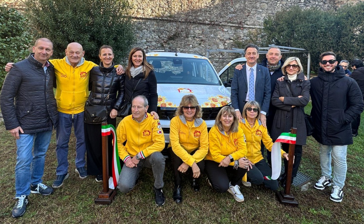 “Casa Alessia Onlus” dona un mezzo per il trasporto dei disabili al comune di Arona