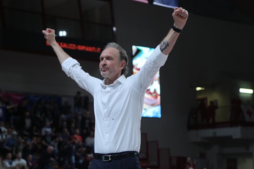 Il tecnico della Igor Lorenzo Bernardi sarà uno dei tedofori che accompagnerà la fiaccola olimpica