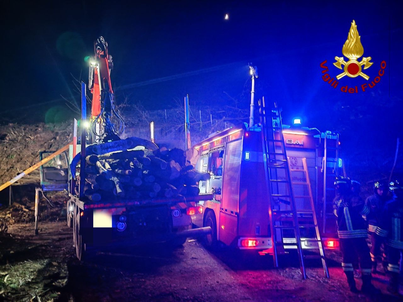 Malore a bordo di un mezzo: intervento dei vigili del fuoco a Comignago