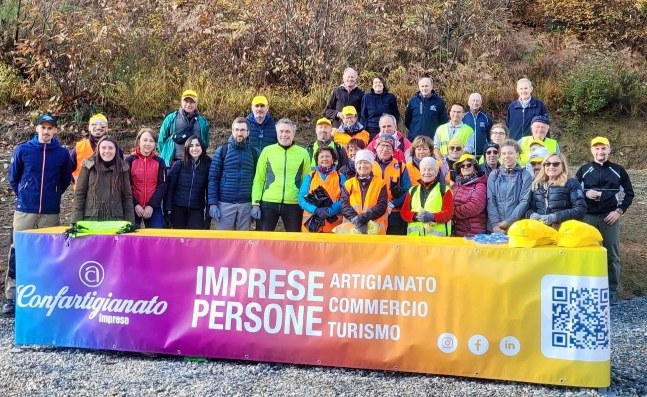 Pulizia dei sentieri a Gozzano: raccolti 300 chili di rifiuti grazie a Confartigianato e ai volontari