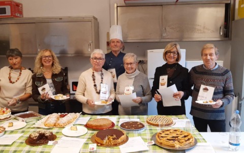 Gara delle torte al Centro Incontro di Arona