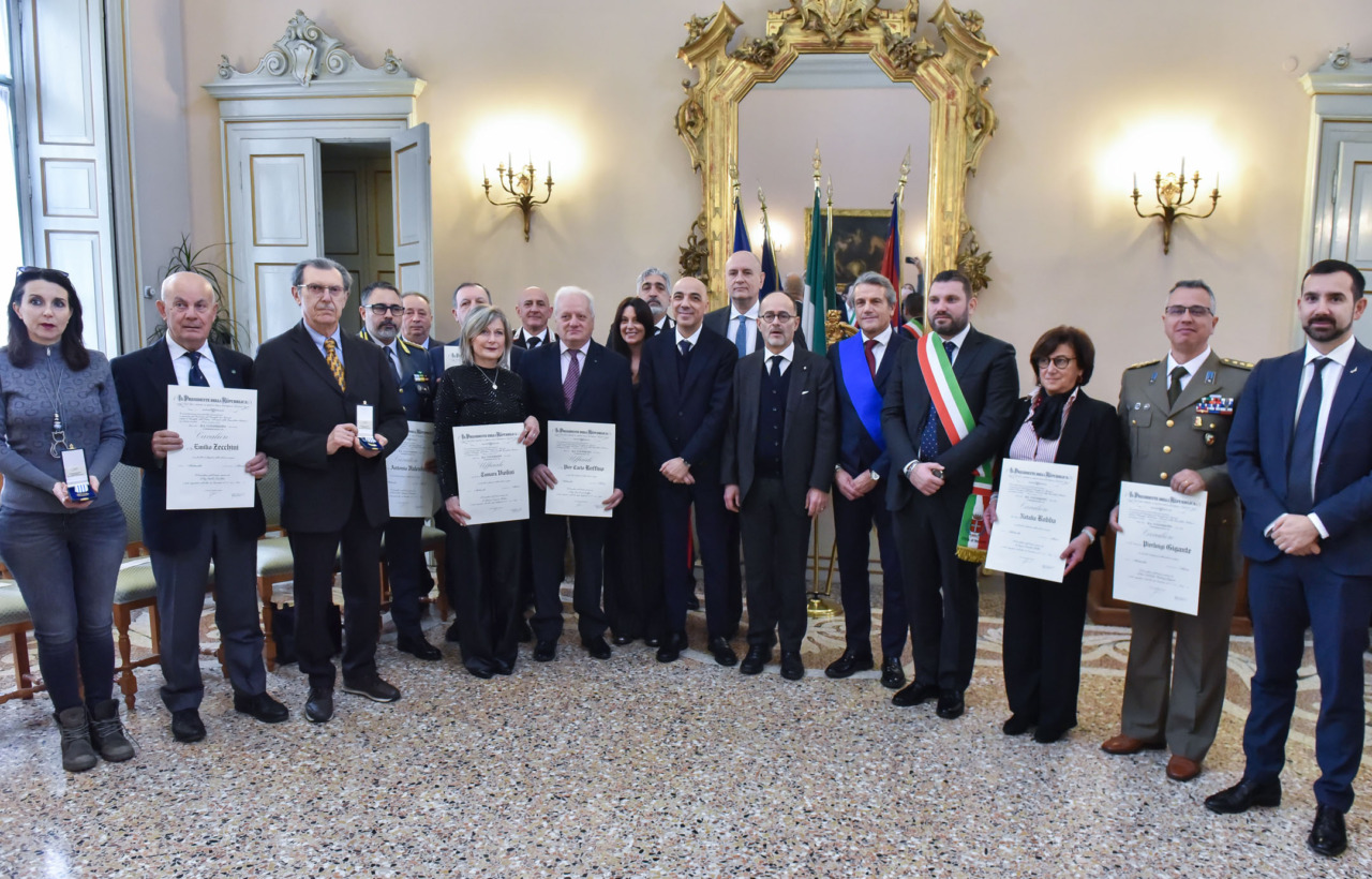 Novara: consegnate le Onorificenze al Merito e le Medaglie d’Onore ai deportati