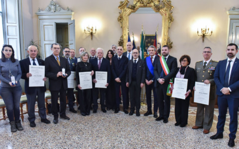 Novara: consegnate le Onorificenze al Merito e le Medaglie d’Onore ai deportati