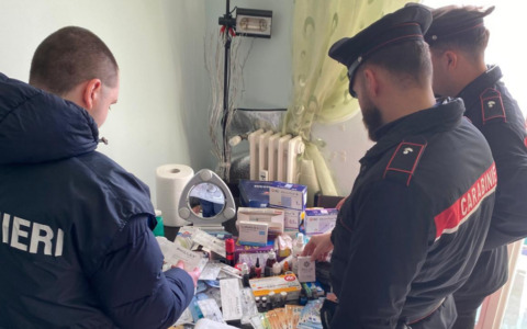 Finta dottoressa beccata ad esercitare a Novara: iniettava botox scaduto