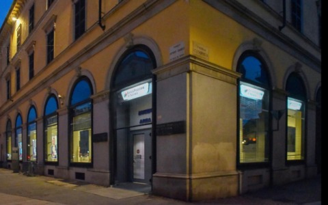 Novara: chiude la storica banca in piazza del Rosario