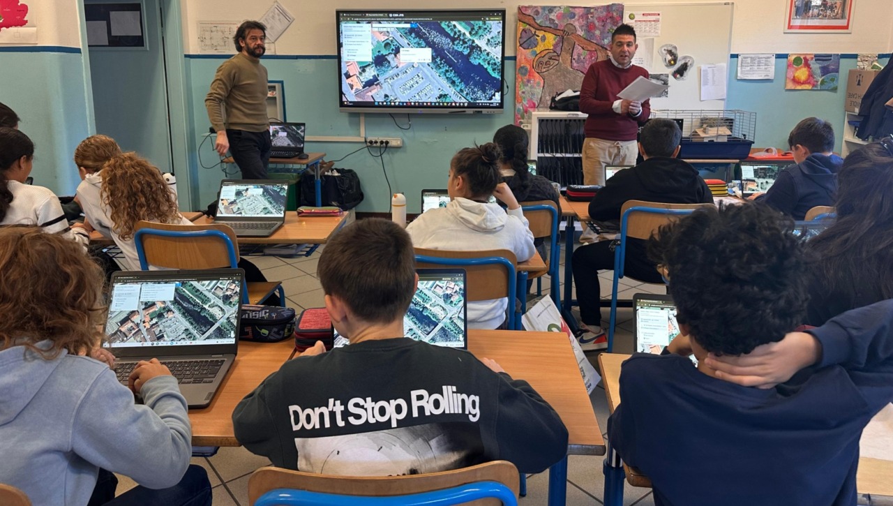 Alberi Diffusi 2025: un progetto che unisce Intra e tutta la città per un vero Natale di Comunità