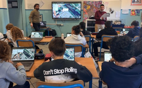 Alberi Diffusi 2025: un progetto che unisce Intra e tutta la città per un vero Natale di Comunità