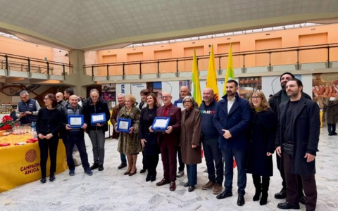 Otto imprese storiche premiate a Novara durante il mercato di Campagna Amica