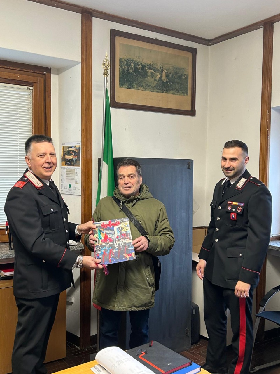 “Grazie per avermi restituito la vita”: l’abbraccio tra l’uomo salvato e i suoi carabinieri