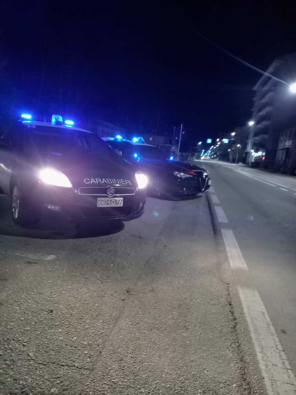 Lite in un locale a Domodossola: giovane aggredisce anche i carabinieri, arrestato