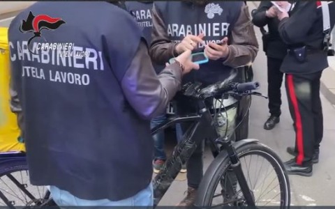 Controlli sul lavoro minorile a Novara: due ragazzini “in nero”, titolare denunciato e 41mila euro di multa