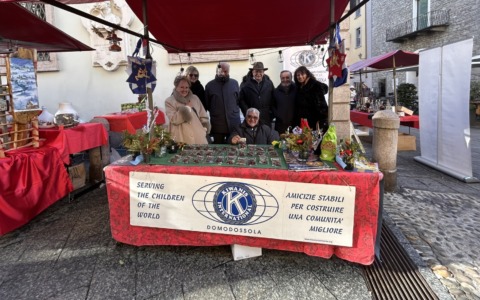 Un ponte di solidarietà tra Domodossola e Verbania: il Kiwanis dona e guarda al futuro dei bambini