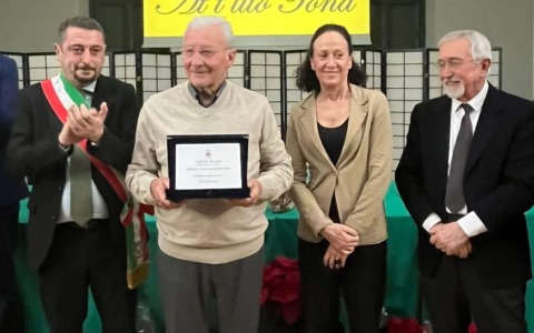 Il premio L’Ago Maggiore 2025 ad Attilio Tona