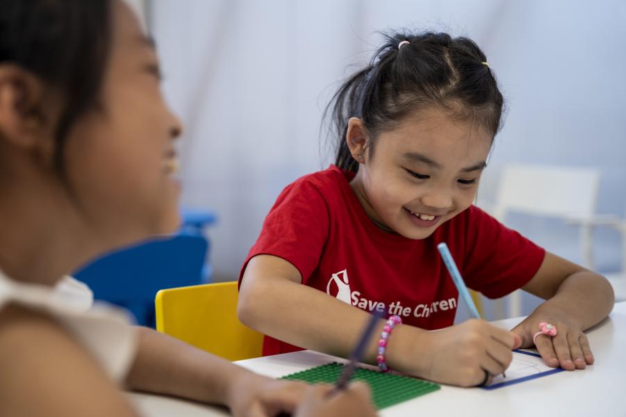 Save the Children e Gruppo Feltrinelli lanciano “Coloriamo il mondo, un libro alla volta”: anche ad Arona