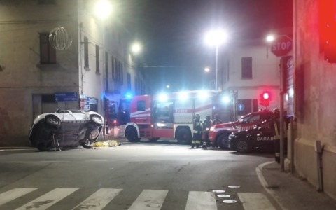 Incidente mortale a Vespolate: nello scontro tra due auto una schiaccia e uccide un pedone