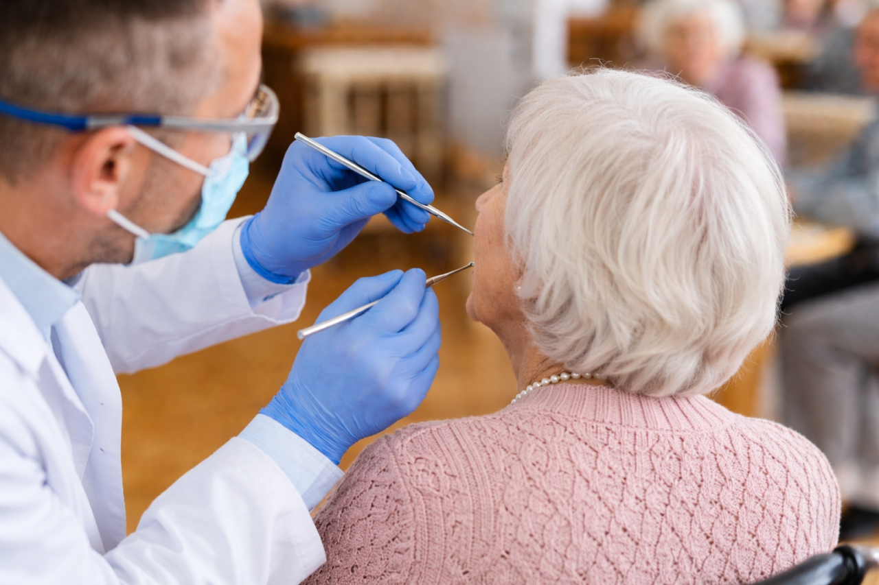 Cisa Ovest Ticino: controlli odontoiatrici gratuiti per gli anziani delle Rsa