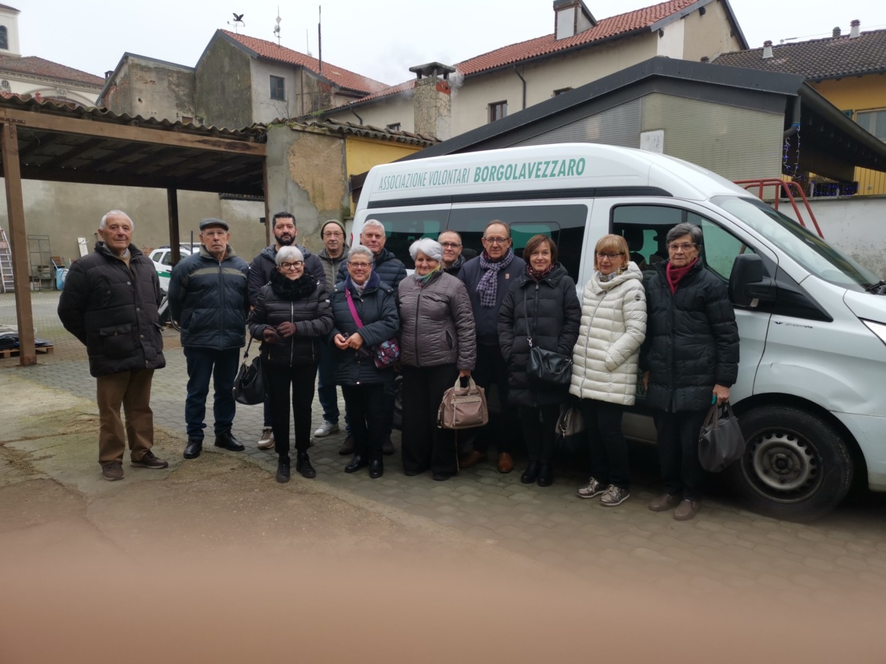 L’appello dell’Associazione Volontari Borgolavezzaro: “Abbiamo bisogno di un nuovo pulmino”