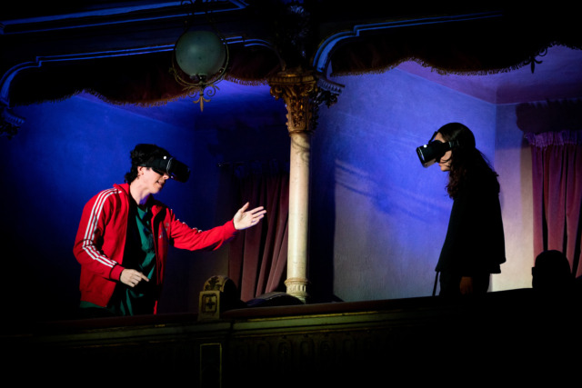 Adolescenti, rapporto tra generazioni e tecnologia con “Romeo e Giulietta Opera Ibrida” ad Arona