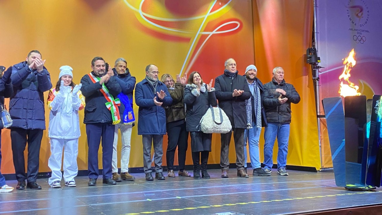 La Fiamma Olimpica accende Novara: una città in festa verso Milano-Cortina 2026