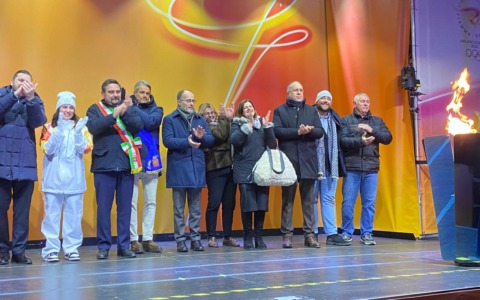 La Fiamma Olimpica accende Novara: una città in festa verso Milano-Cortina 2026