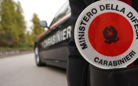 Guida a zig zag per le strade di Verbania e non si ferma all’alt: arrestato