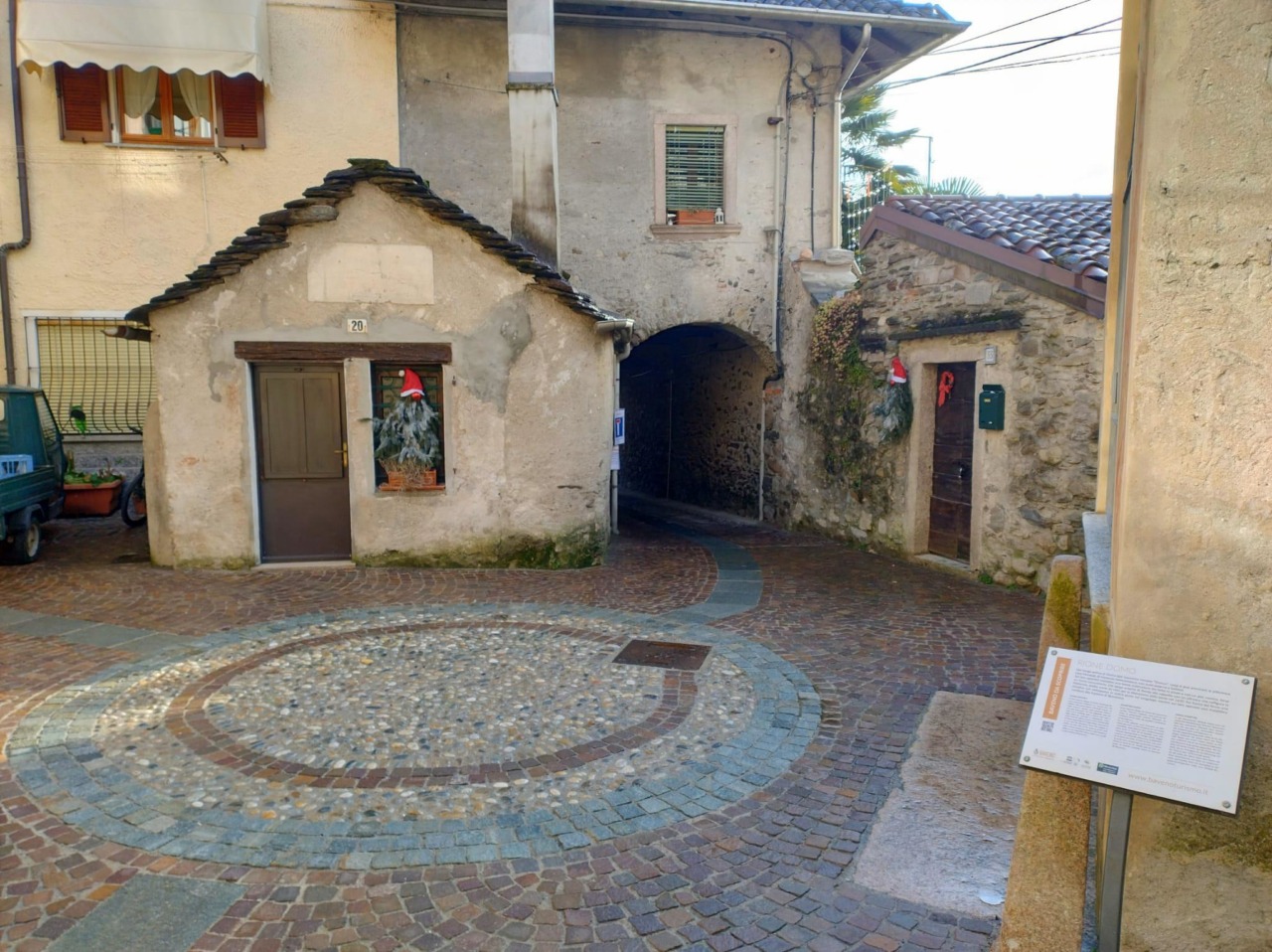 Completamento riqualificazione di via Zanone a Baveno: al via i lavori con la posa di una nuova pavimentazione