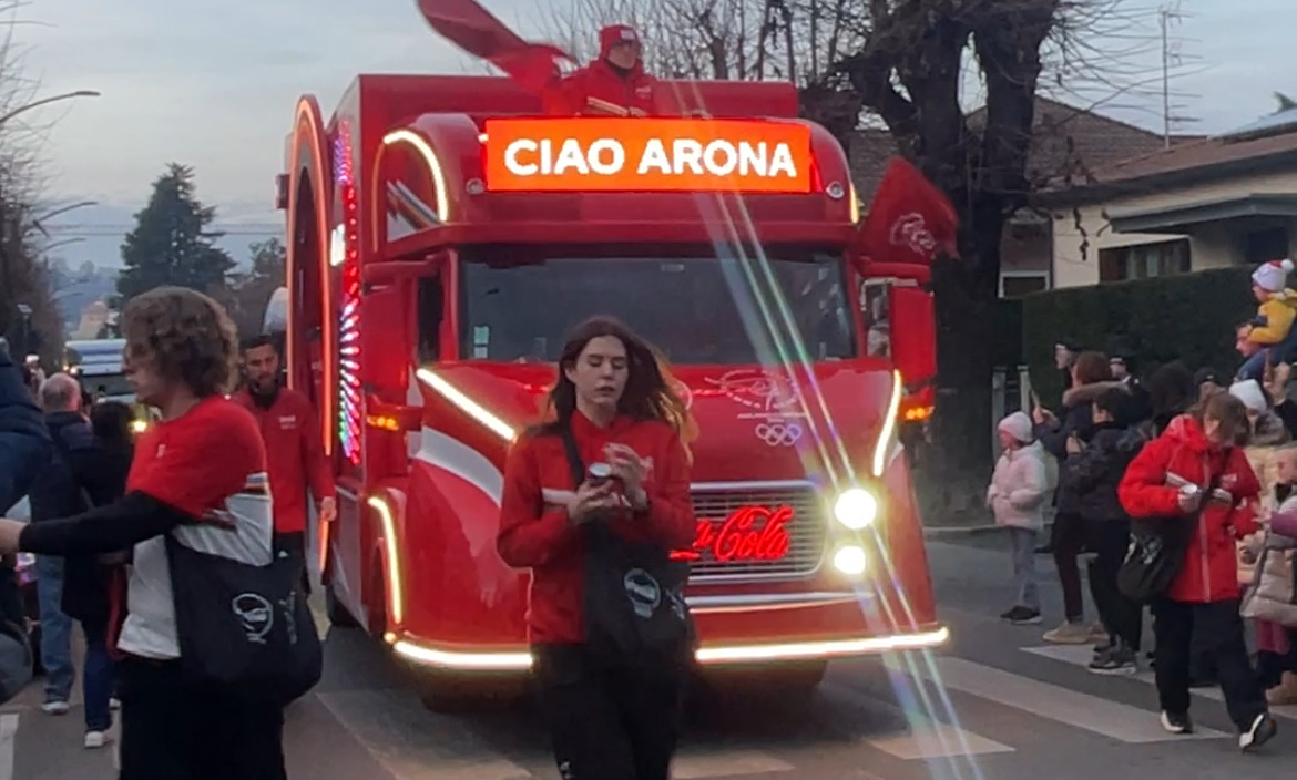 Grande festa per il passaggio della Fiamma Olimpica ad Arona