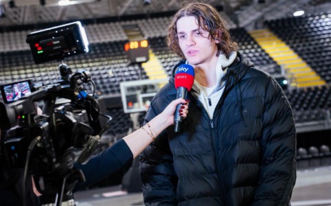 Francesco Ferrari del College Basketball Borgomanero firma per la Virtus Bologna