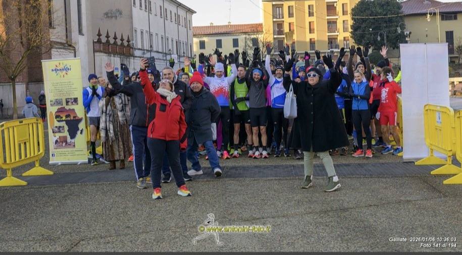 “La Befana corre a Galliate”: oltre 400 hanno sfidato il gelo per una nobile causa