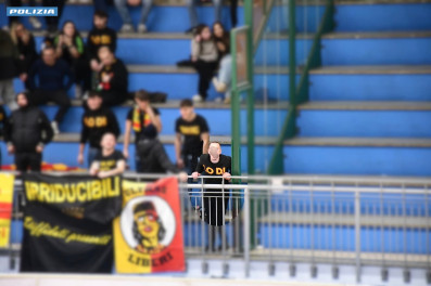 Daspo di un anno a Novara per il tifoso ultras del Lodi che aveva intonato una frase discriminatoria