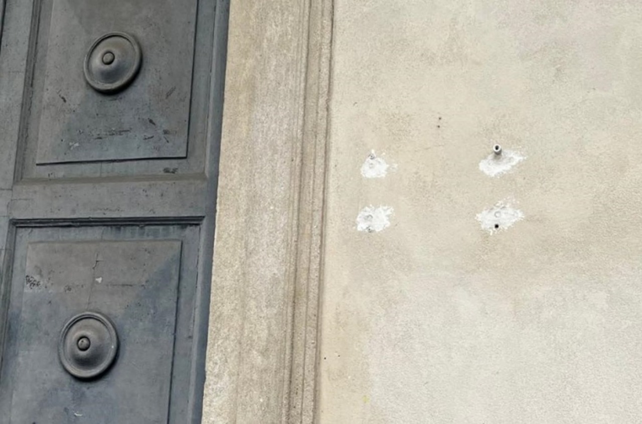 Vandali alla Barriera Albertina, danni e inciviltà alla sede del museo ExpoRisorgimento