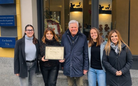Premiato lo Studio Mutazzi di Pallanza: è sua la “Vetrina natalizia più bella di Verbania”