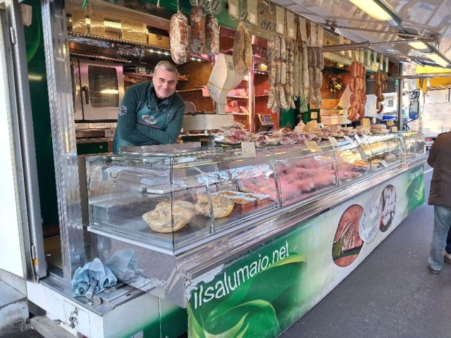 Lo storico banco “Zanardi – Il Salumaio” del mercato di Borgomanero chiude dopo 60 anni