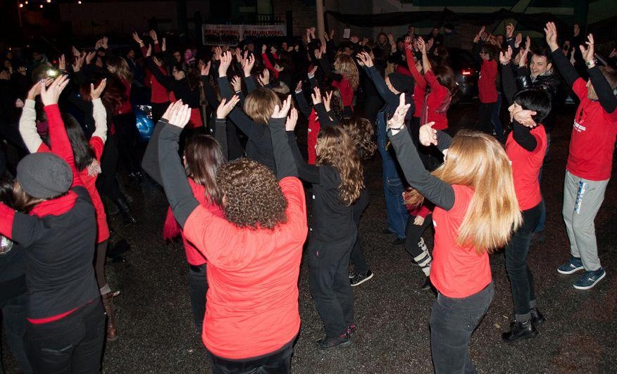 Oleggio aderisce a One Billion Rising 2026: flashmob in piazza e mostra al museo Civico contro la violenza sulle donne