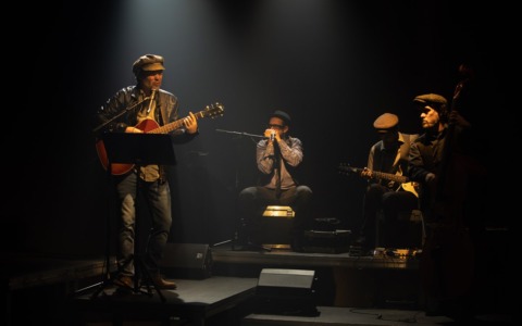 Nella rassegna “Spettattori” di Arona Città Teatro “Hou does it feel” con l’Accademia dei folli