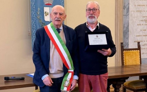 Il meinese dell’anno è un tuttofare: premiato in municipio Manuel Fabris