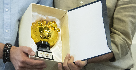 Pallone d’Oro 2026, già 118 calciatori in lizza: al via il voto con i tagliandi del Corriere di Novara