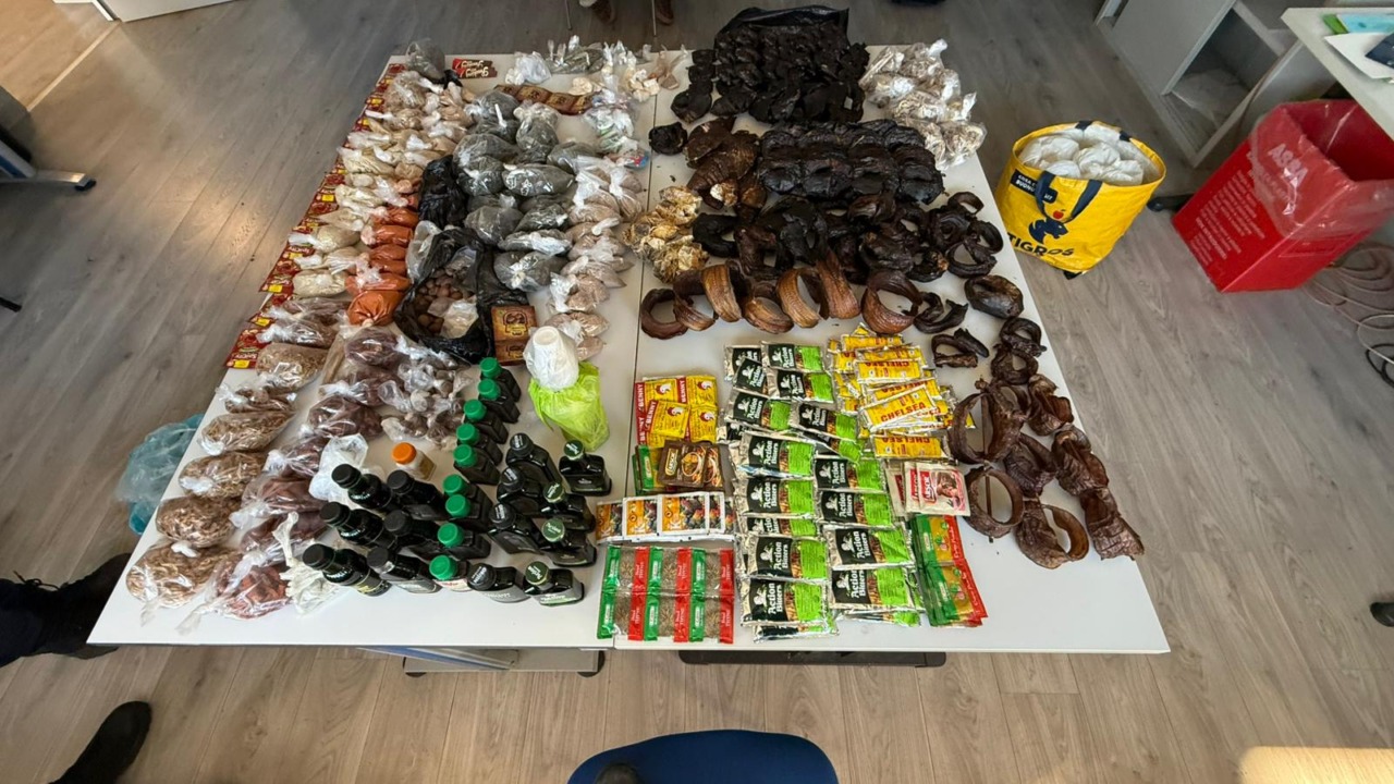 Commercio abusivo in zona stazione: maxi sequestro della Polizia locale